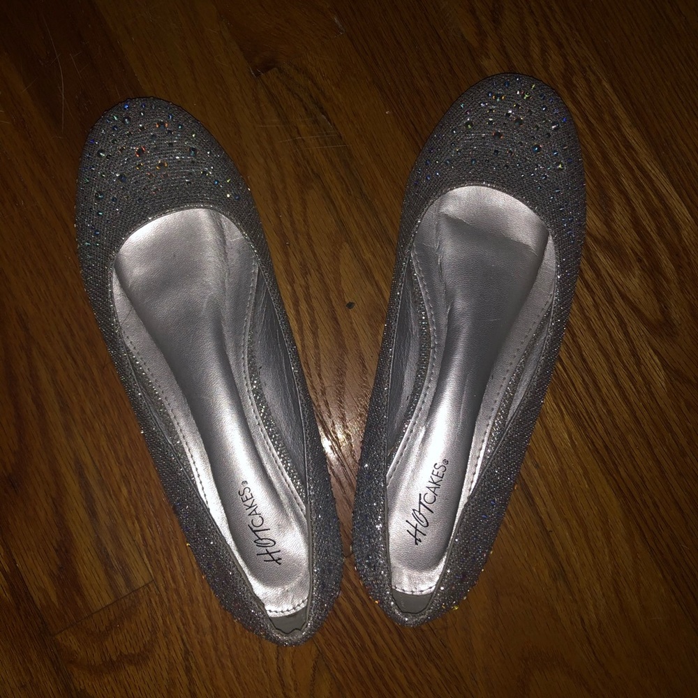 Hot cake shoes! Size 10w. Sparkly silver shoes